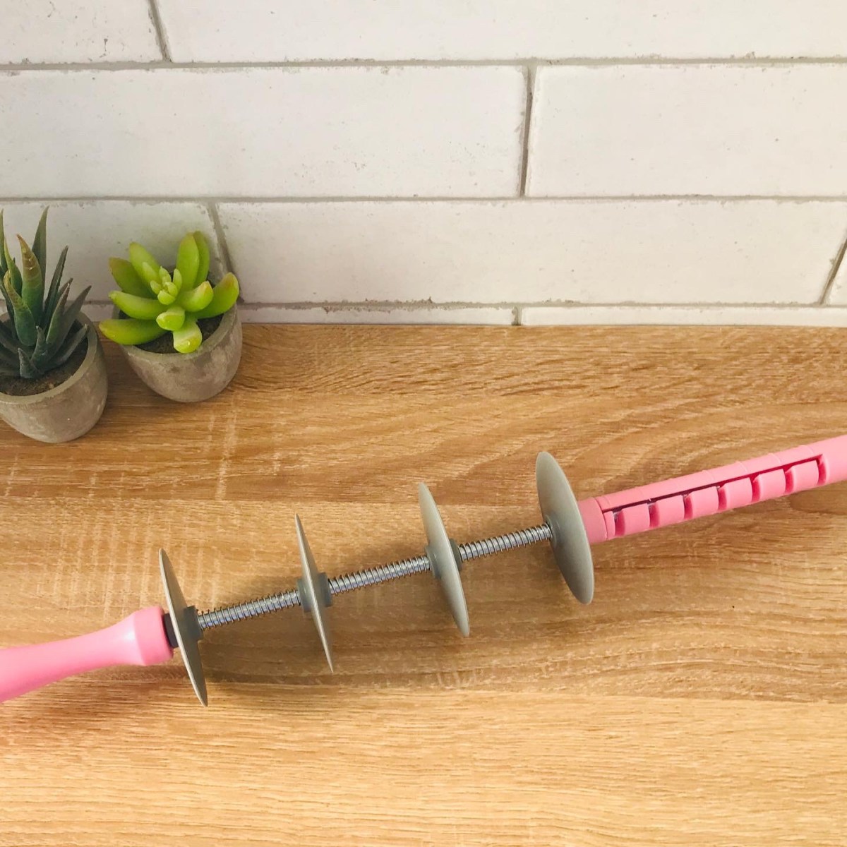 אלי אקספרס: חותך בצק לרצועות&nbsp;שוות