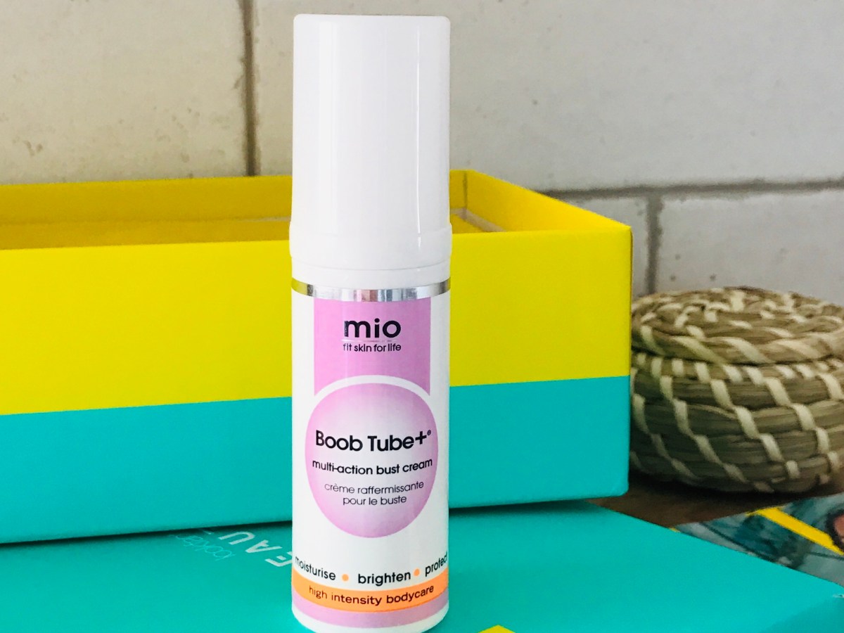 טיפוח הדקולטה: קרם לחות מומלץ לאזור החזה&nbsp;והצוואר