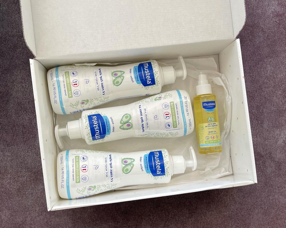 ג׳ל רחצה לתינוקות של מוסטלה ושמן עיסוי עדין לתינוק