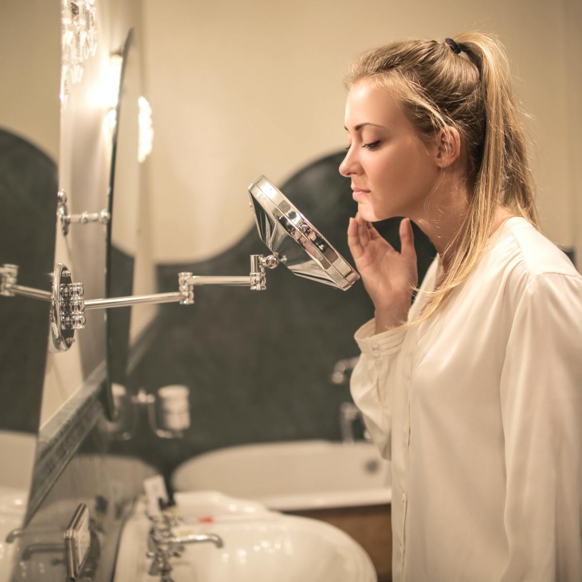 חומצה אזלאית לפנים: כל מה שאת צריכה לדעת על הרכיב שעושה קסמים לעור&nbsp;שלך