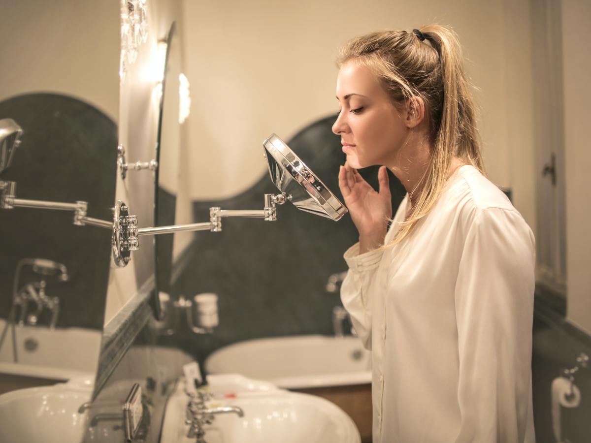 חומצה אזלאית לפנים: כל מה שאת צריכה לדעת על הרכיב שעושה קסמים לעור&nbsp;שלך