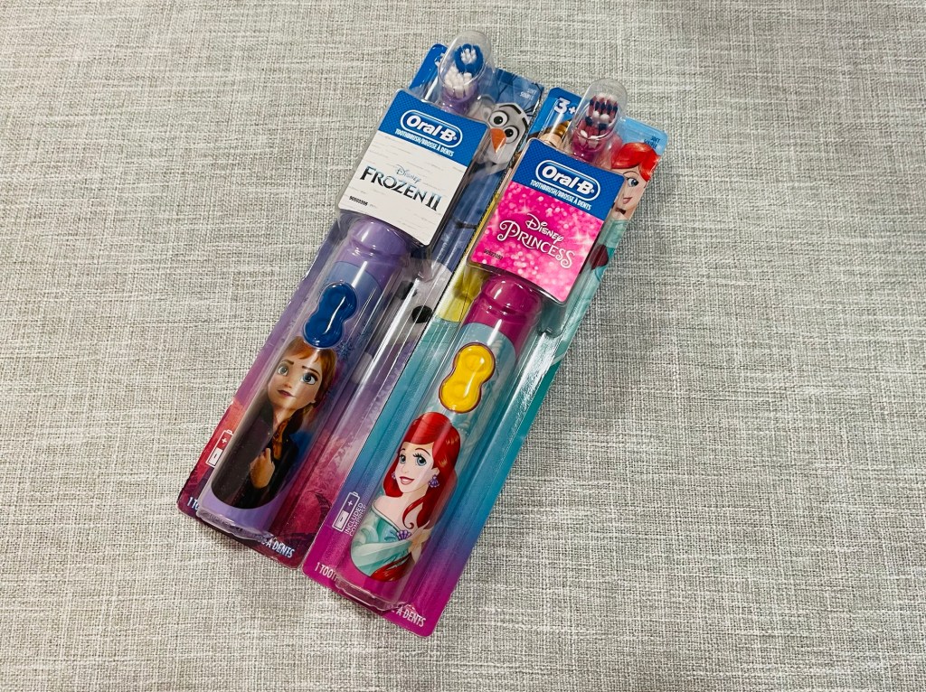 מברשות שיניים חשמליות לילדים Oral-B עם דמויות דיסני, פרוזן ונסיכות דיסני.