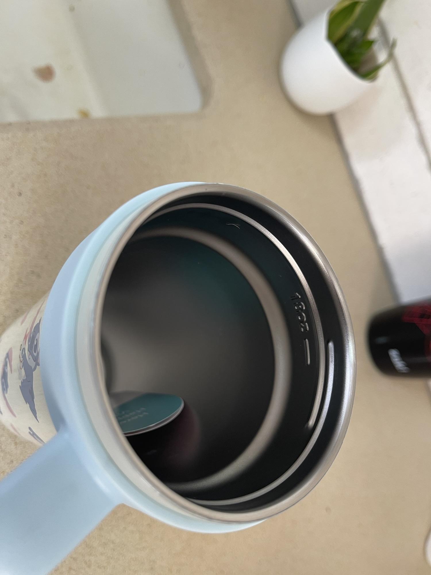 כוס תרמית לילדים עם דמות סטיץ' מלילו וסטיץ', נירוסטה מבודדת עם קש סיליקון.