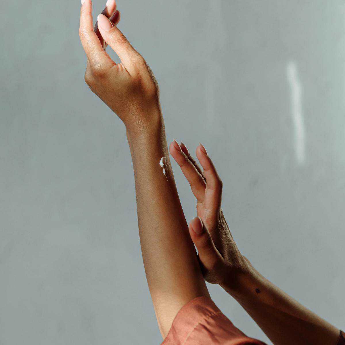 7 מוצרי טיפוח יוקרתיים וחלופות זולות יותר שכדאי&nbsp;להכיר